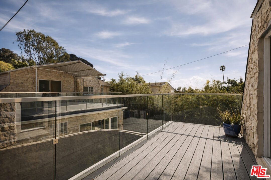 2633 N Commonwealth Ave