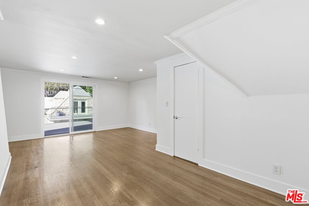 2633 N Commonwealth Ave