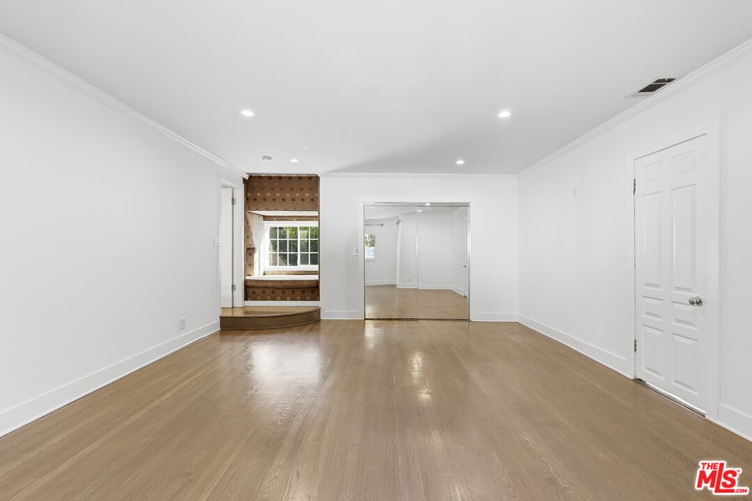 2633 N Commonwealth Ave