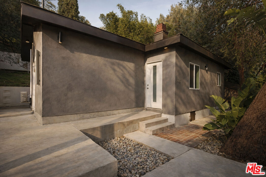 2633 N Commonwealth Ave