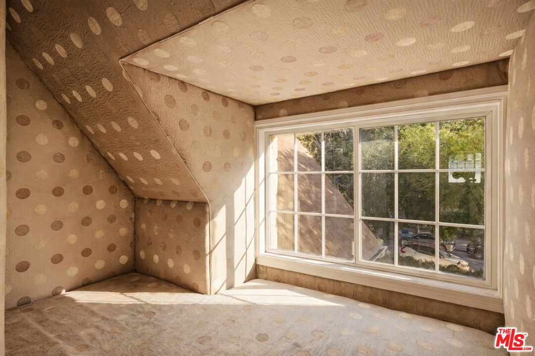 2633 N Commonwealth Ave