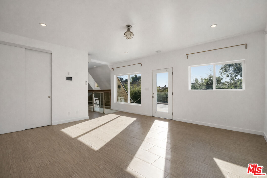 2633 N Commonwealth Ave