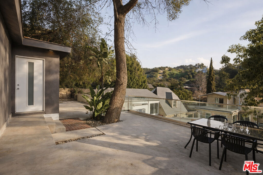 2633 N Commonwealth Ave