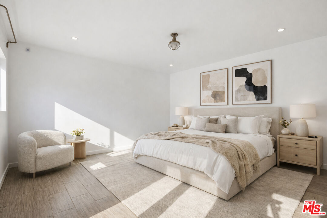 2633 N Commonwealth Ave