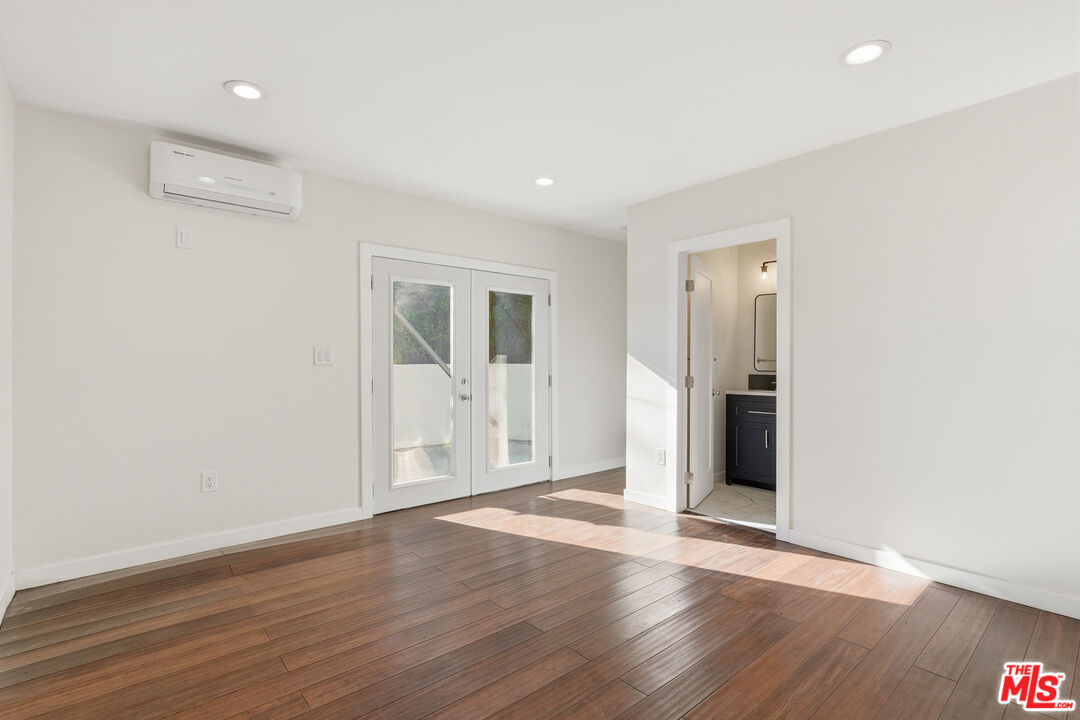 2633 N Commonwealth Ave