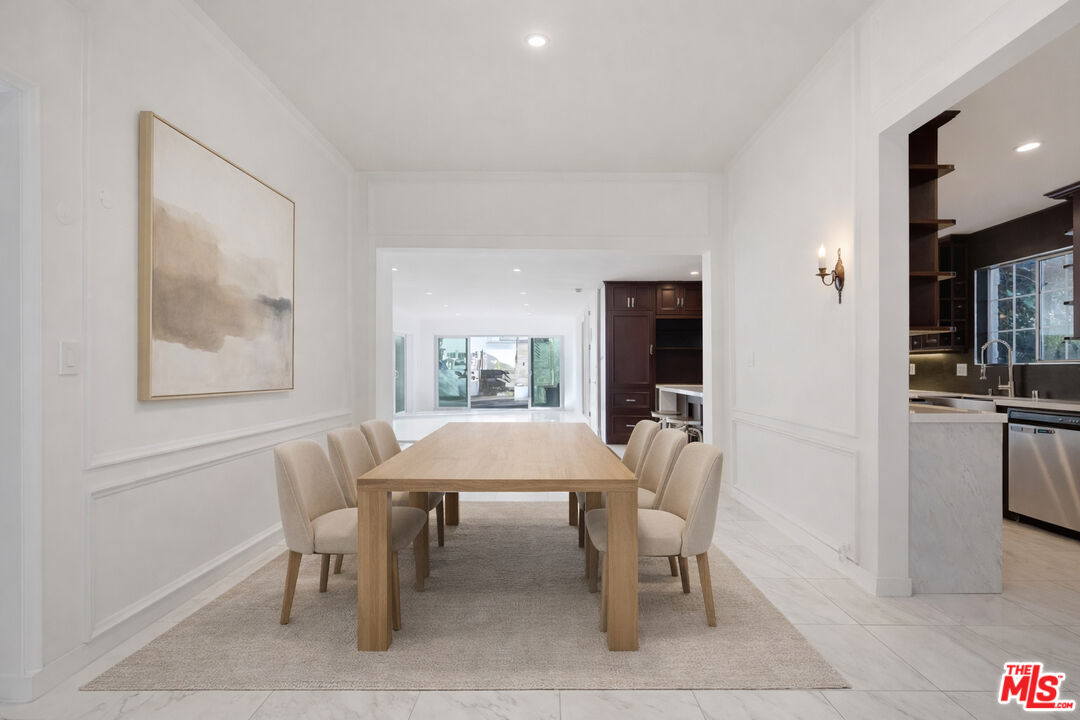 2633 N Commonwealth Ave