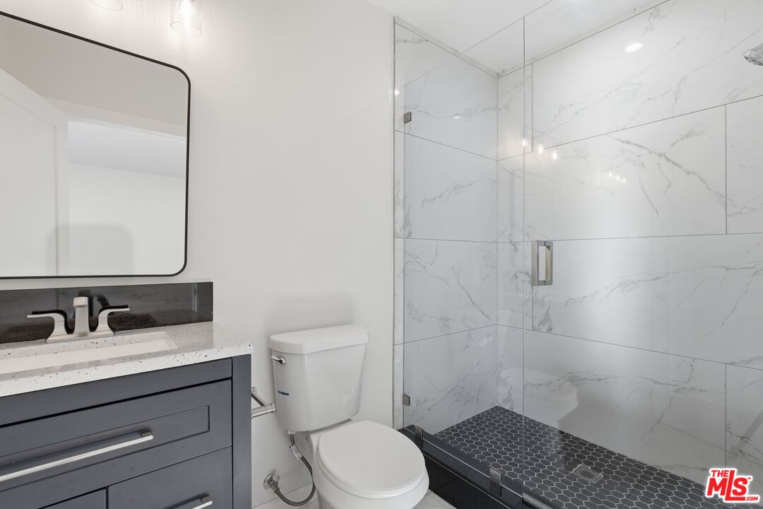 2633 N Commonwealth Ave