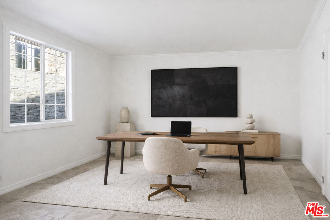 2633 N Commonwealth Ave