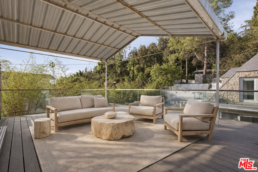 2633 N Commonwealth Ave