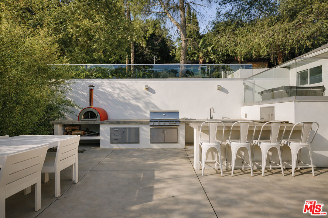 2633 N Commonwealth Ave