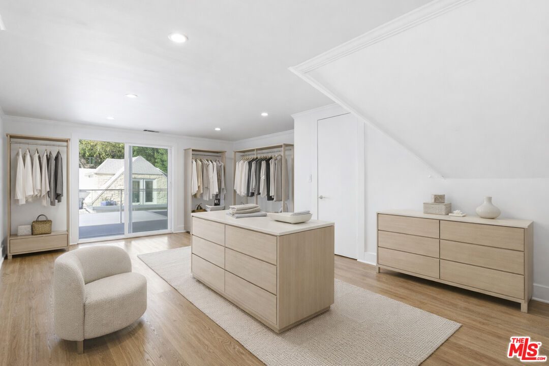 2633 N Commonwealth Ave