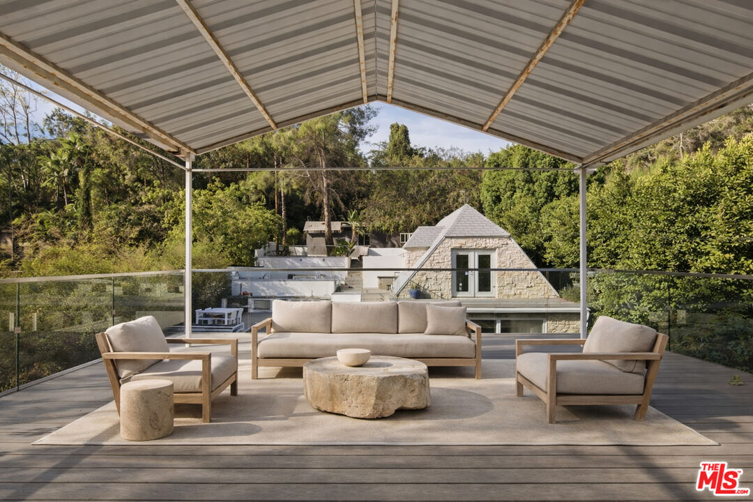 2633 N Commonwealth Ave