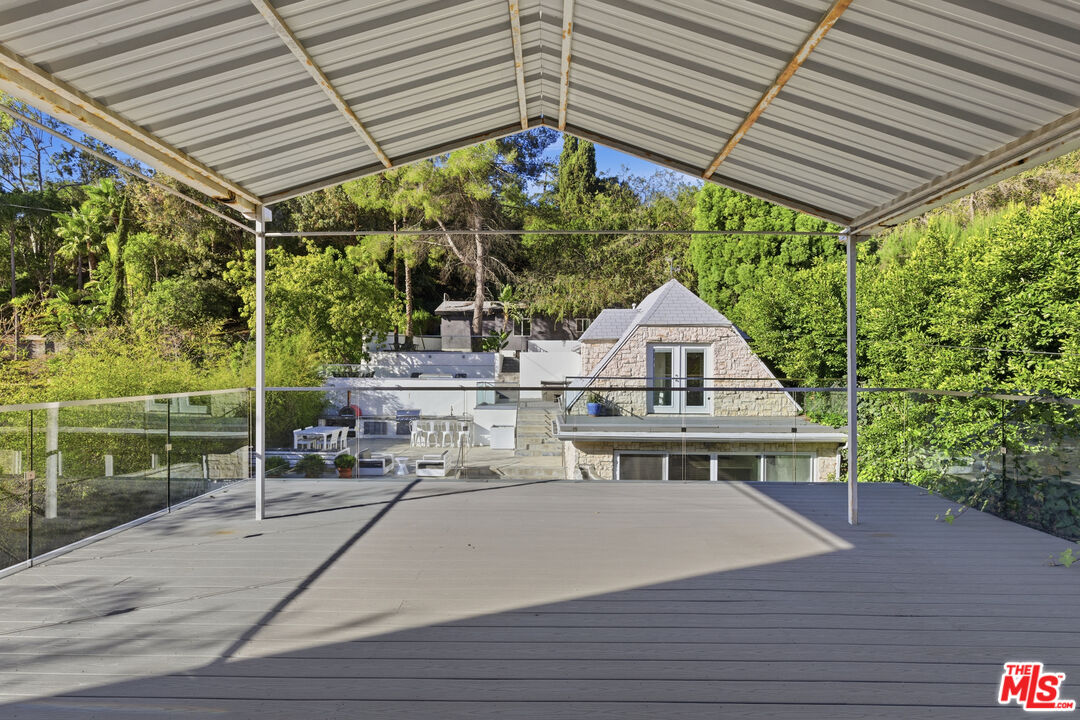 2633 N Commonwealth Ave