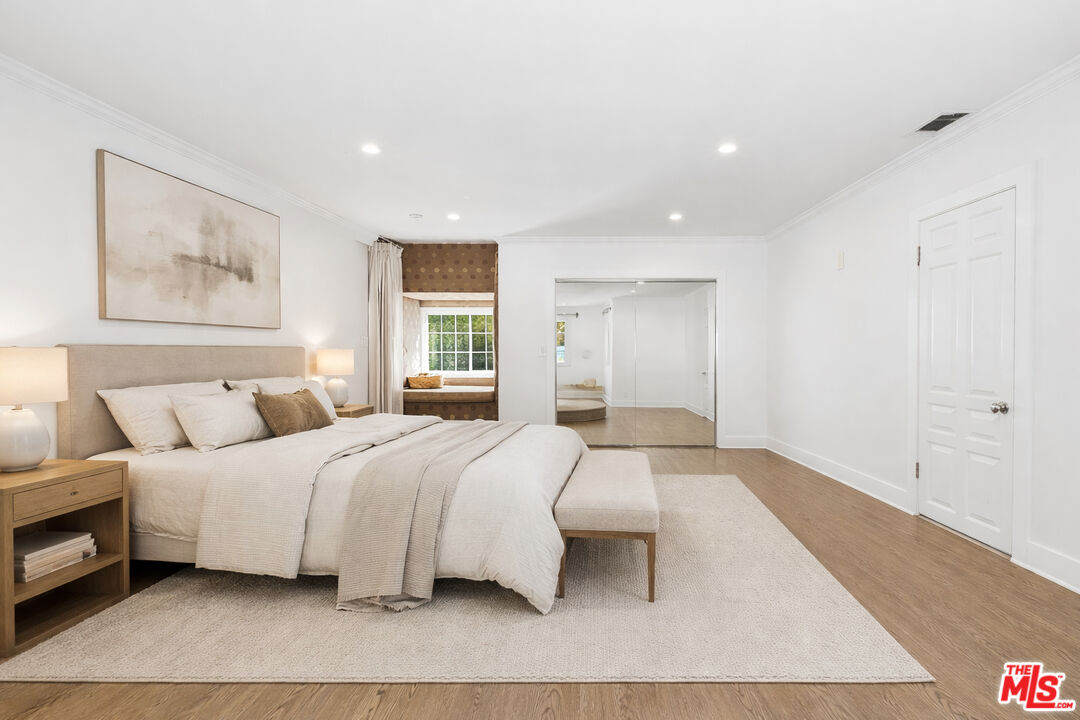 2633 N Commonwealth Ave