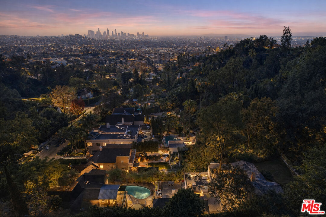 2633 N Commonwealth Ave