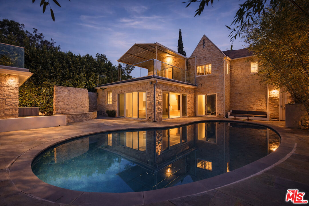 2633 N Commonwealth Ave