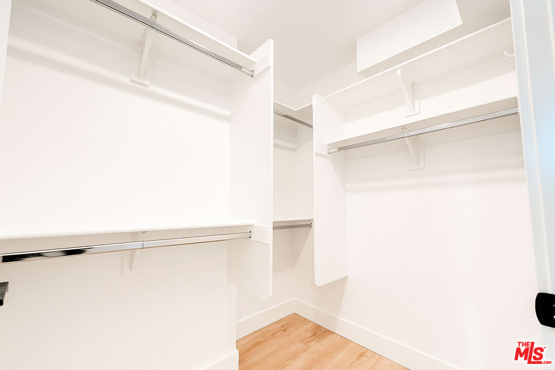 5813 Lexington Ave Unit: 201