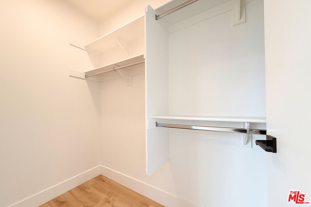 5813 Lexington Ave Unit: 201