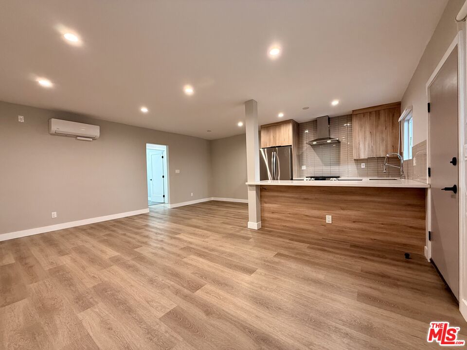 1307 Tamarind Ave Unit: 6