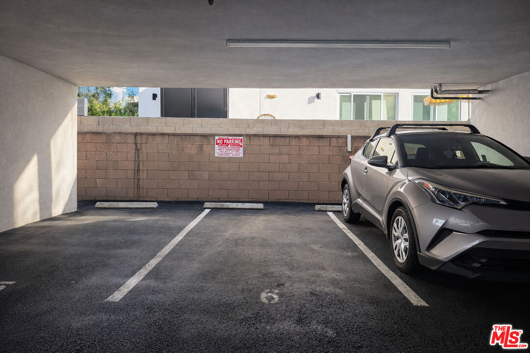 1307 Tamarind Ave Unit: 6