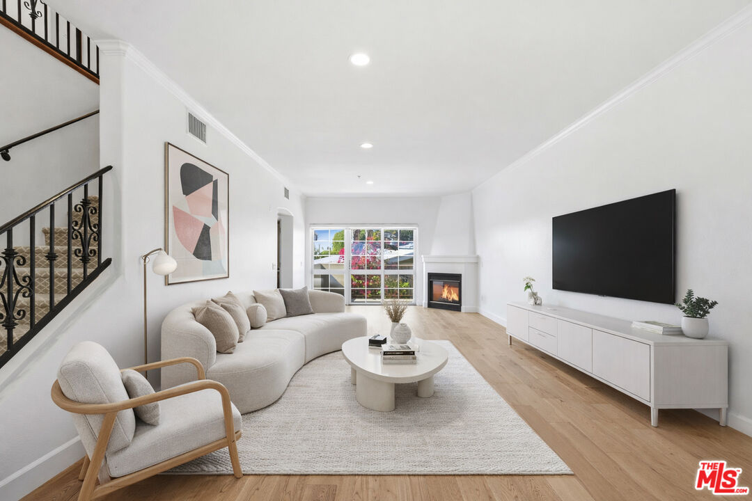 851 N San Vicente Blvd Unit: 318