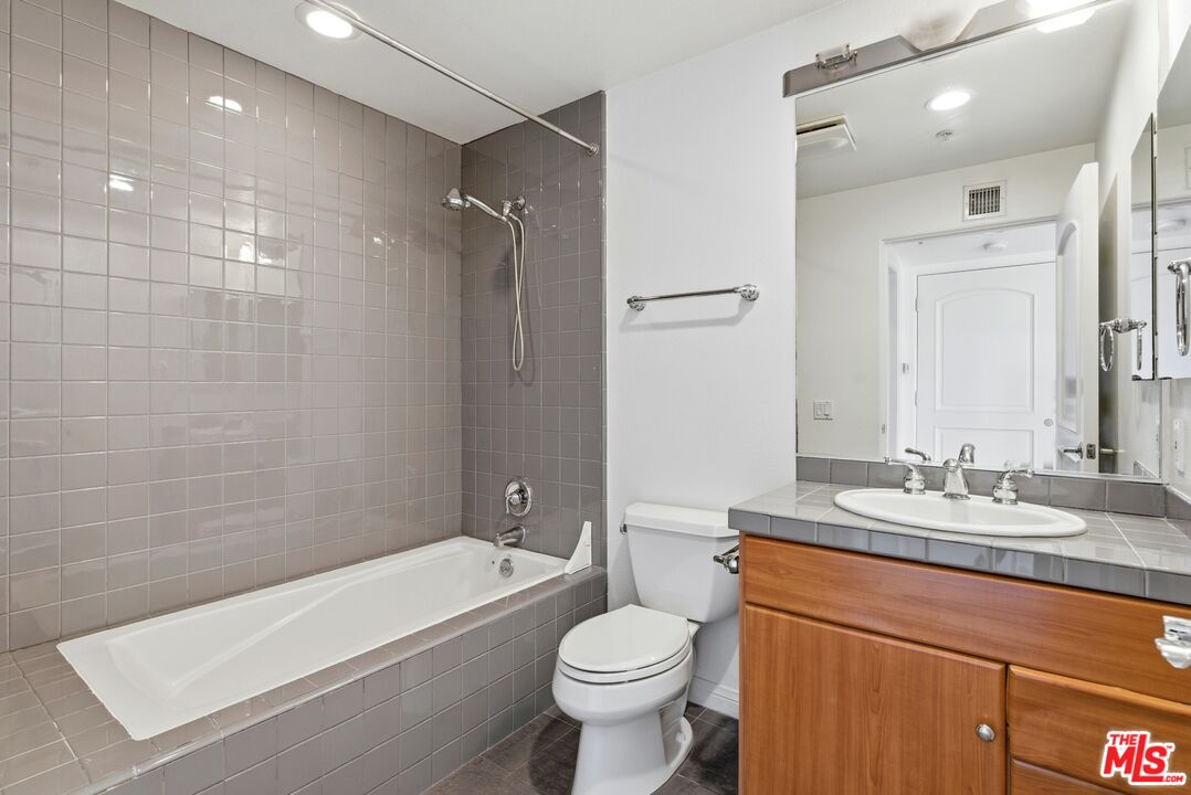 851 N San Vicente Blvd Unit: 318