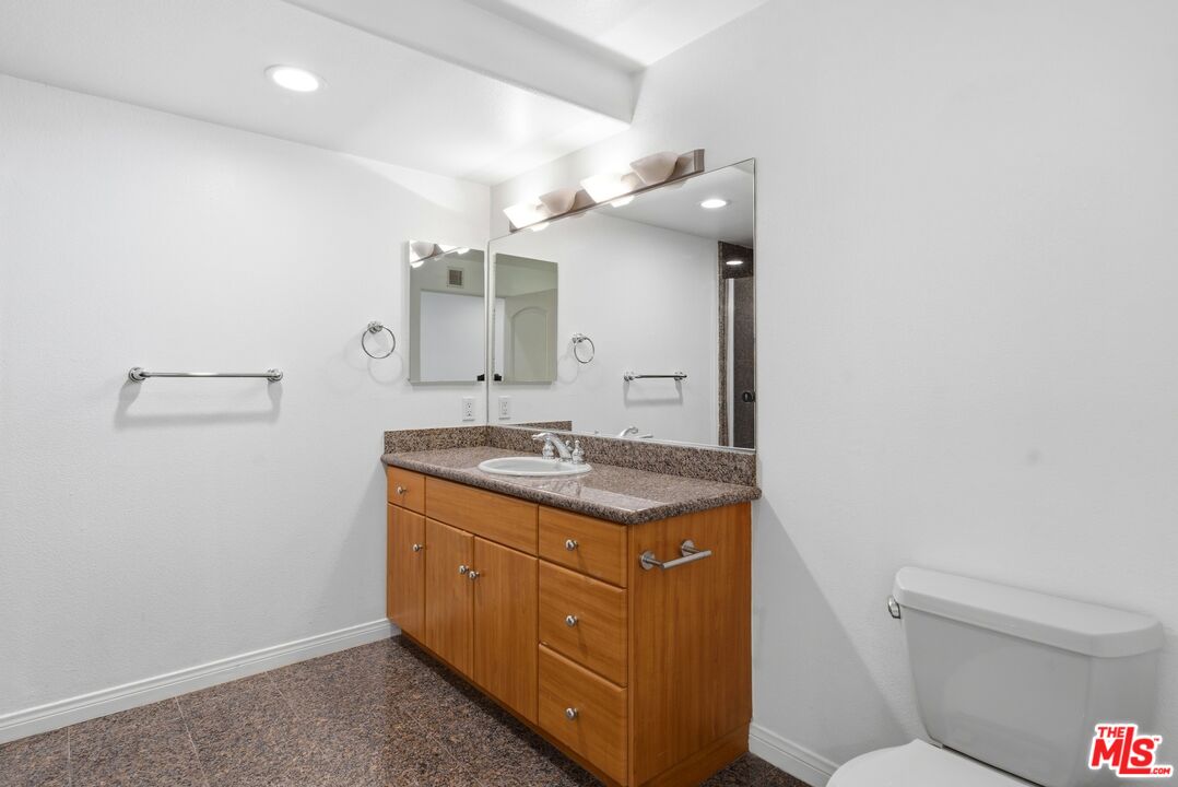 851 N San Vicente Blvd Unit: 318