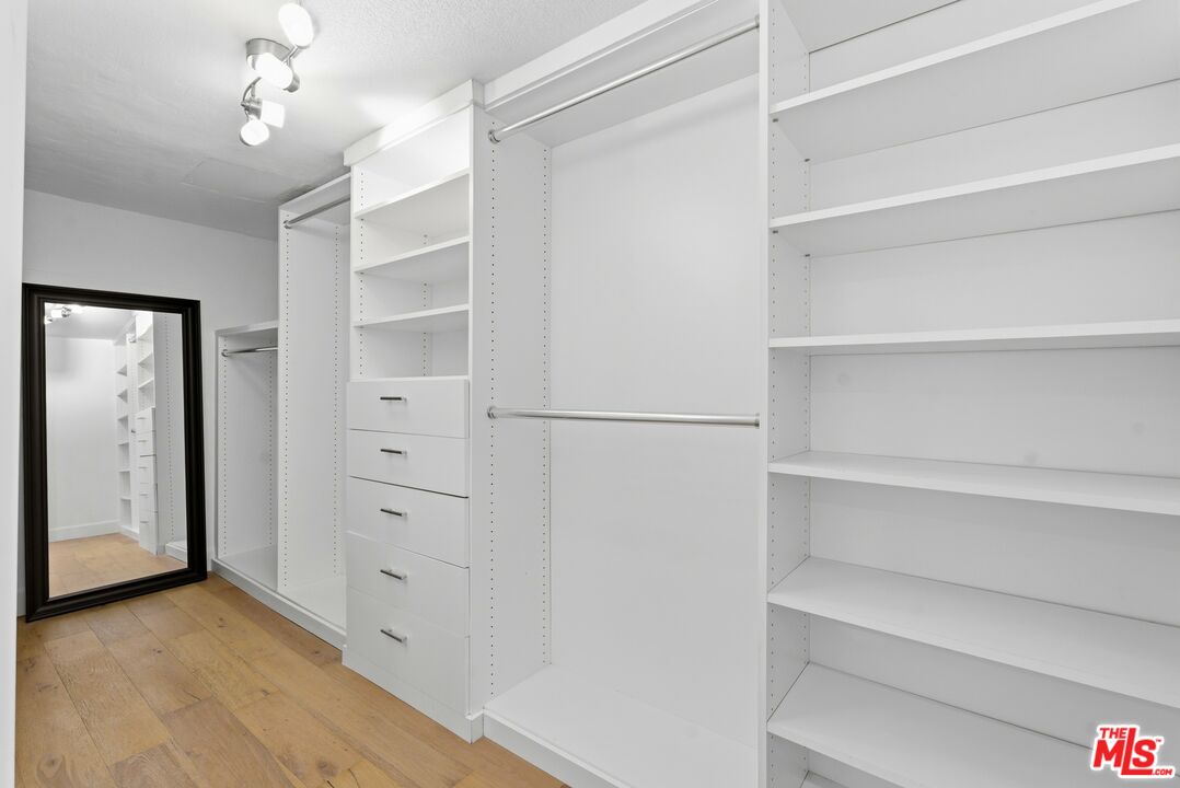 851 N San Vicente Blvd Unit: 318