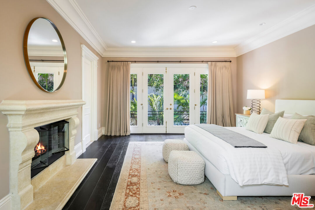 1350 Benedict Canyon Dr