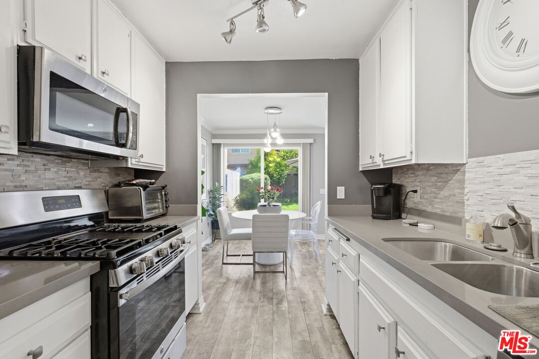 12328 Runnymede St Unit: 4