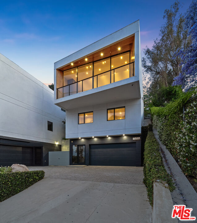 2412 Riverside Dr