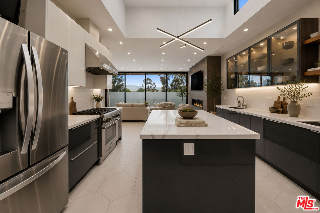 2412 Riverside Dr