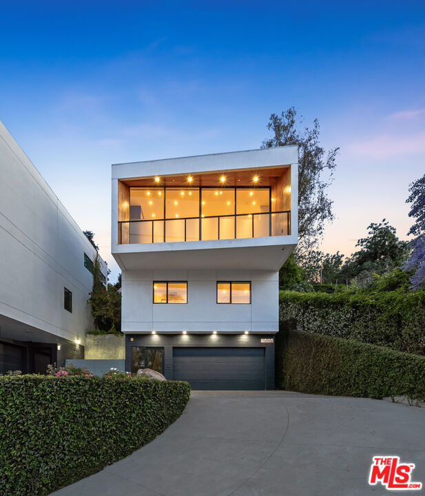 2412 Riverside Dr