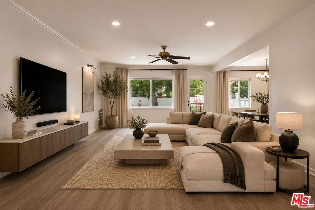 6033 Fallbrook Ave
