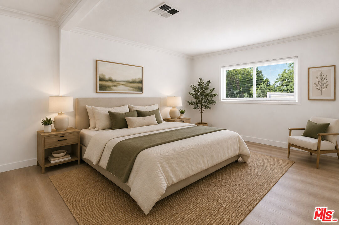 6033 Fallbrook Ave