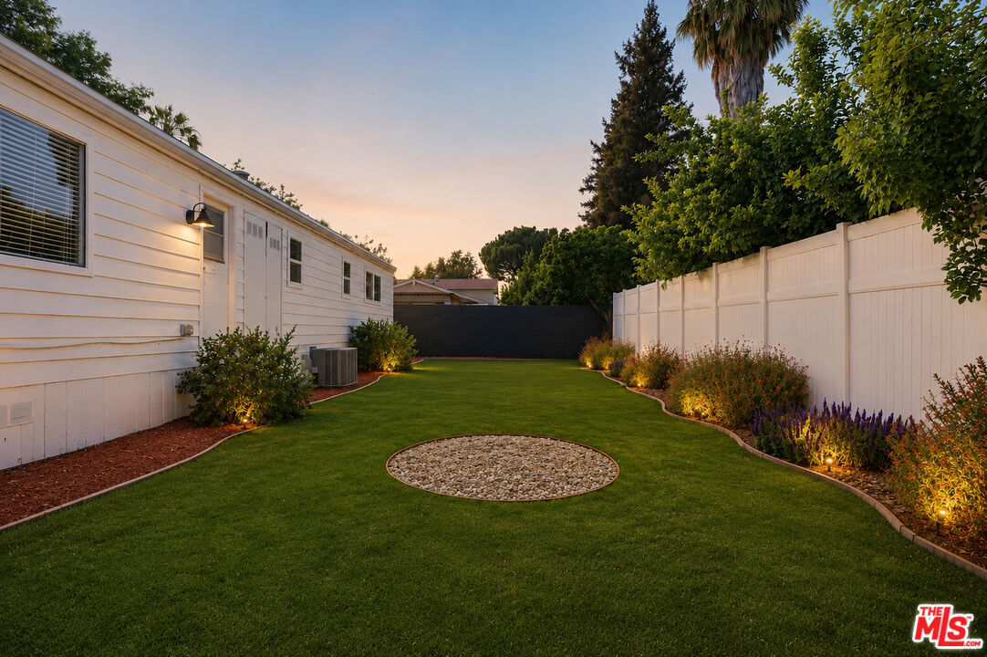 6033 Fallbrook Ave
