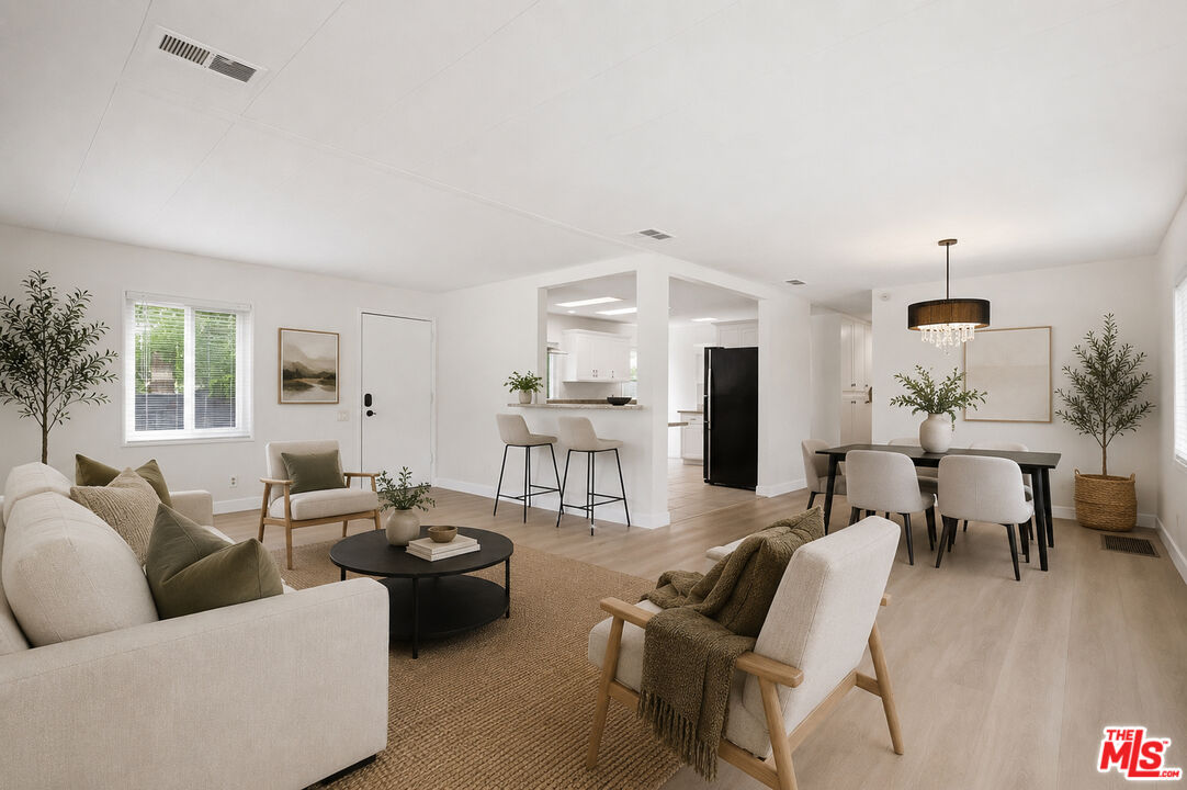 6033 Fallbrook Ave