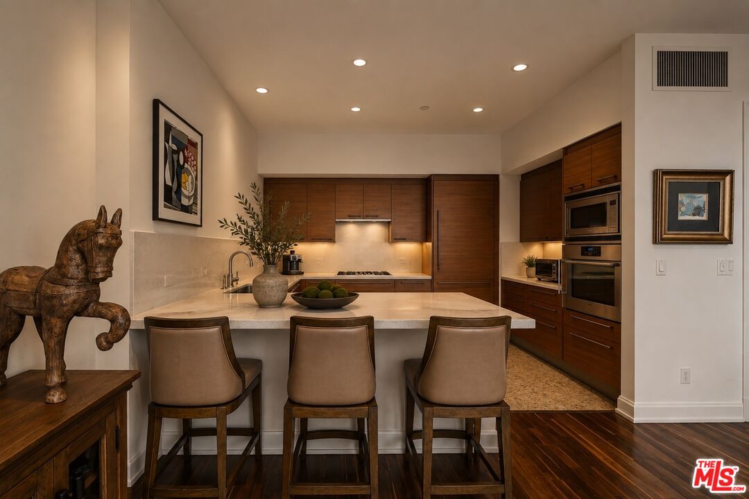 900 W Olympic Blvd Unit: 29H