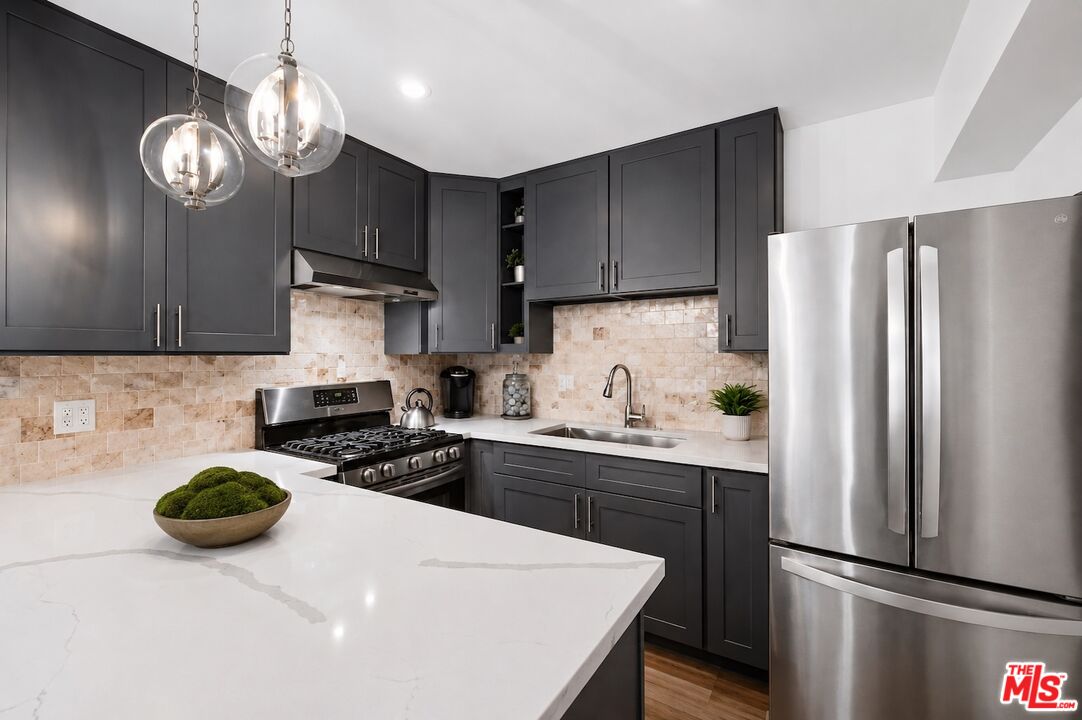 1174 Coldwater Canyon Dr