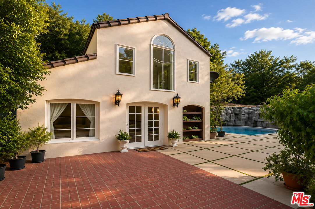 1174 Coldwater Canyon Dr
