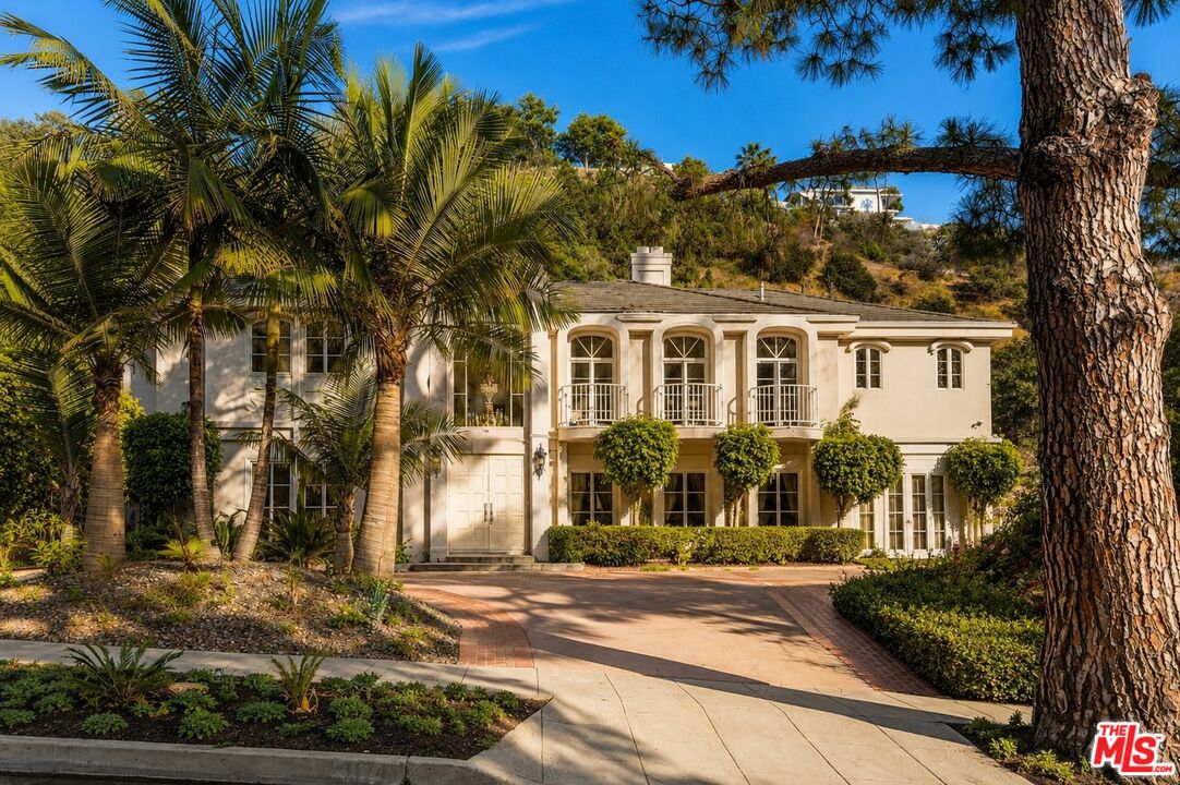 1174 Coldwater Canyon Dr