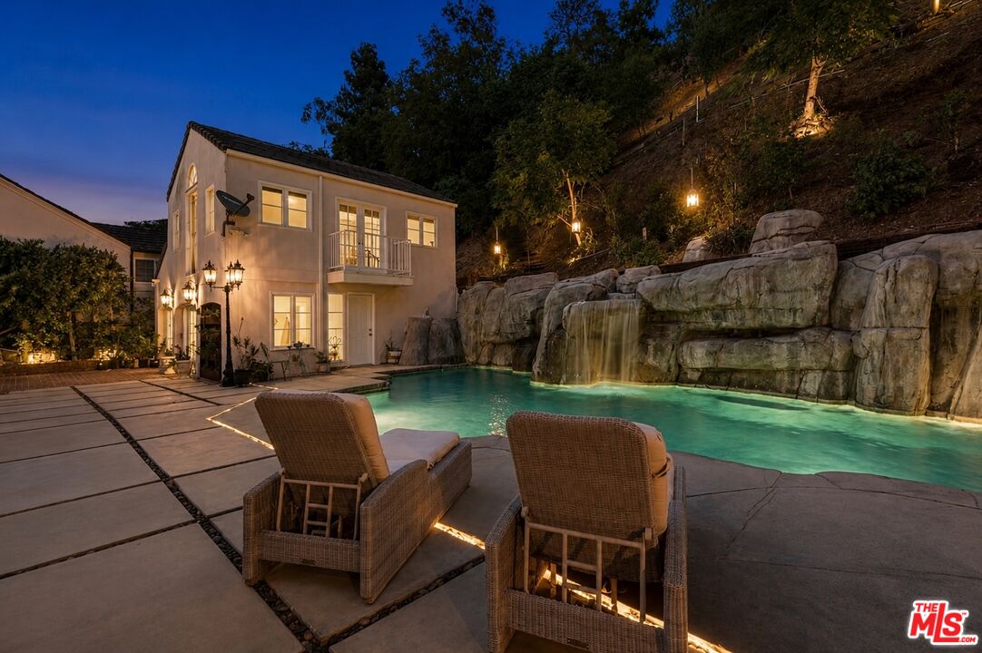 1174 Coldwater Canyon Dr