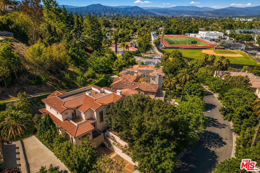 868 Braewood Ct