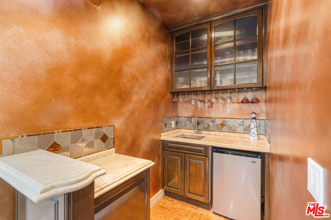 868 Braewood Ct