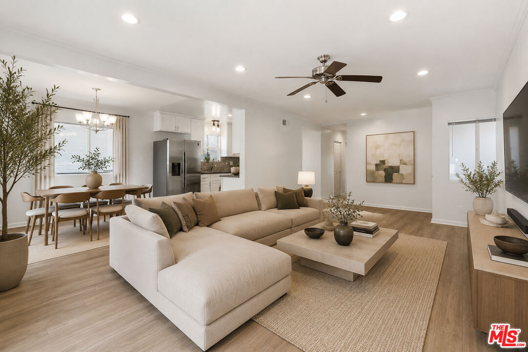 6033 Fallbrook Ave