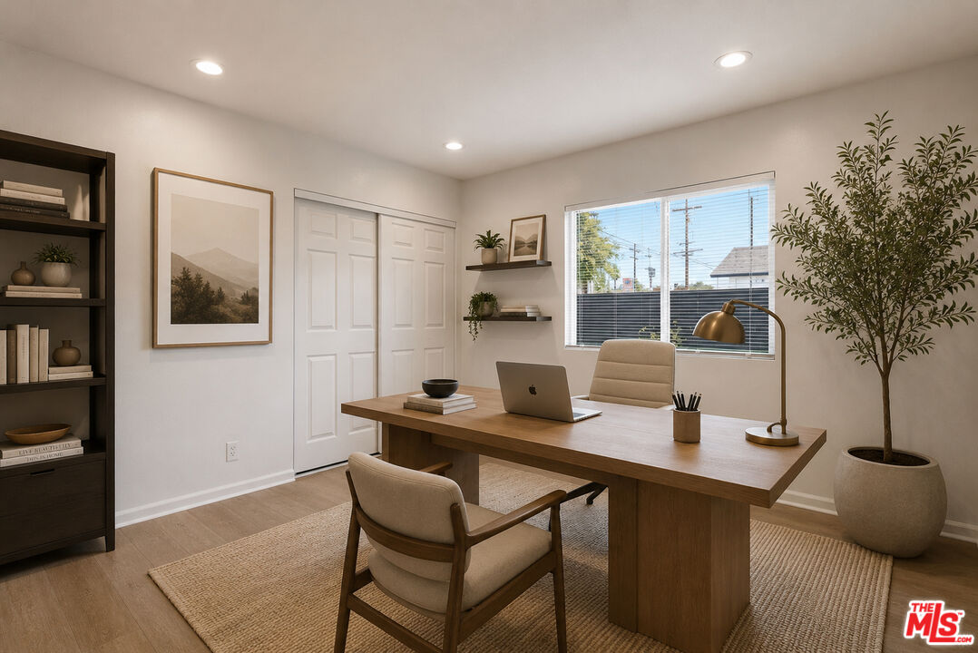 6033 Fallbrook Ave