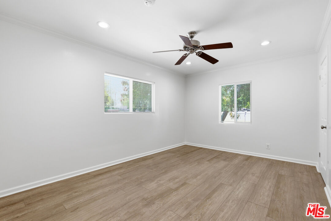6033 Fallbrook Ave
