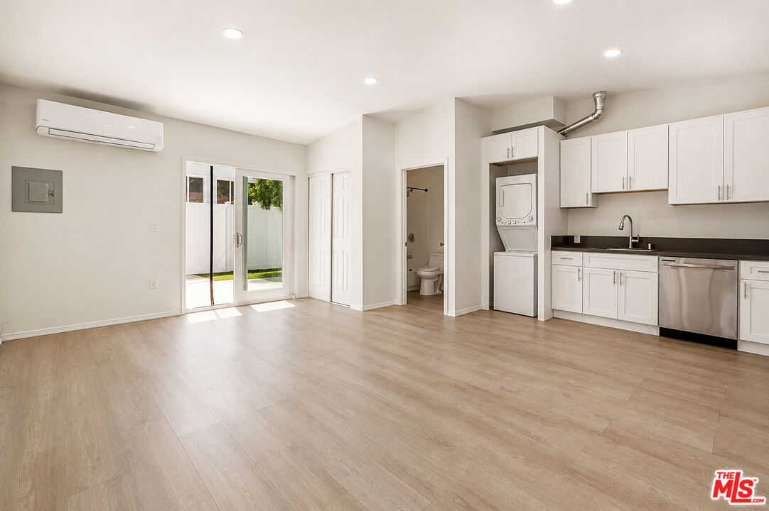 6031 Fallbrook Ave