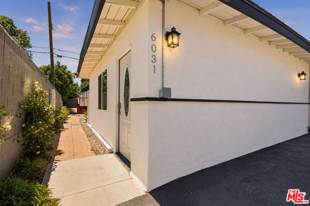 6031 Fallbrook Ave