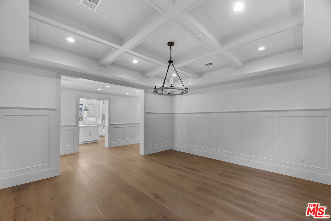 566 Ida St